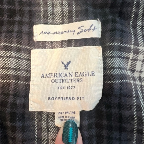 American Eagle Button Up Shirt Soft Boyfriend Fit Black Grey Plaid Size Medium - Picture 8 of 10
